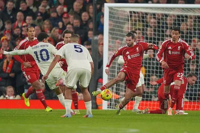 攻防体系全面崩塌！利物浦遭遇三大困境，英超争四也是天方夜谭