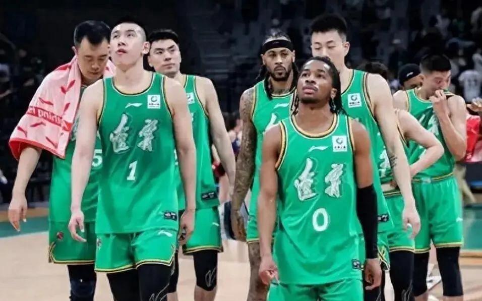 CBA宣布重要决定，顶级强队突然退赛，中国篮球又出现糟糕情况