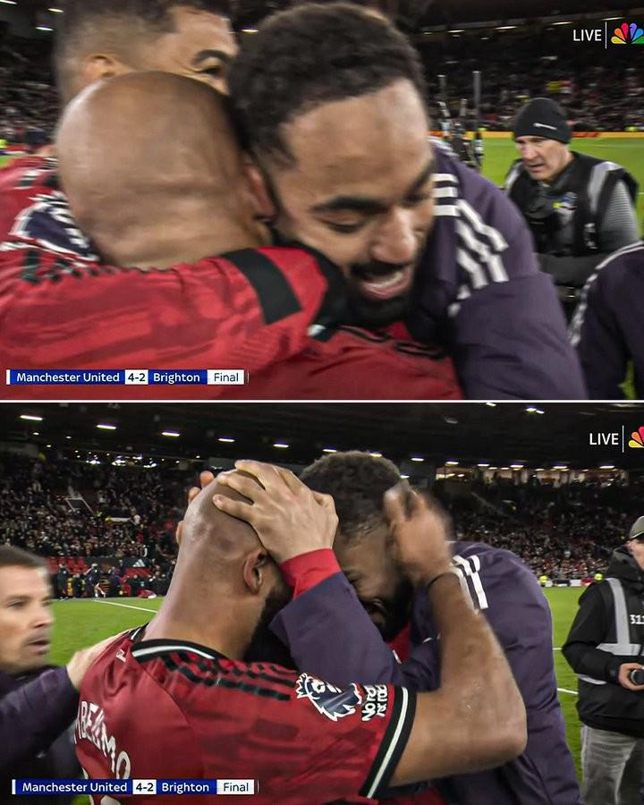 难言激动之情，赛后库尼亚和姆伯莫在场上拥抱了许久