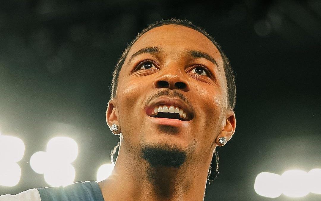 澳篮官方更新社媒晒图：锡安和他的鹈鹕队准备好了！