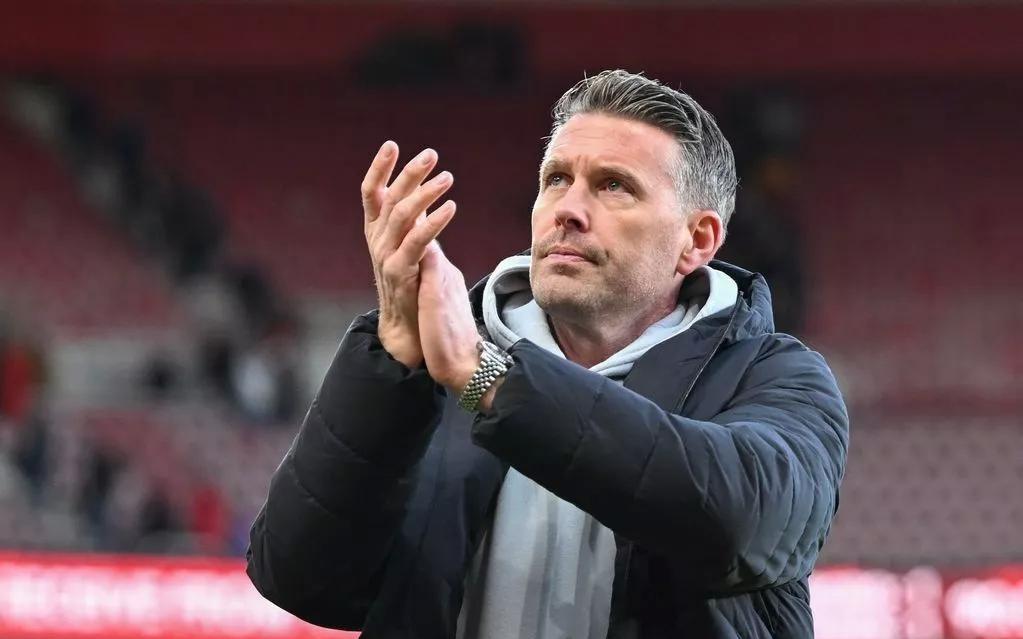 镜报：由于狼队对主教练爱德华兹的兴趣，米堡取消了赛前发布会