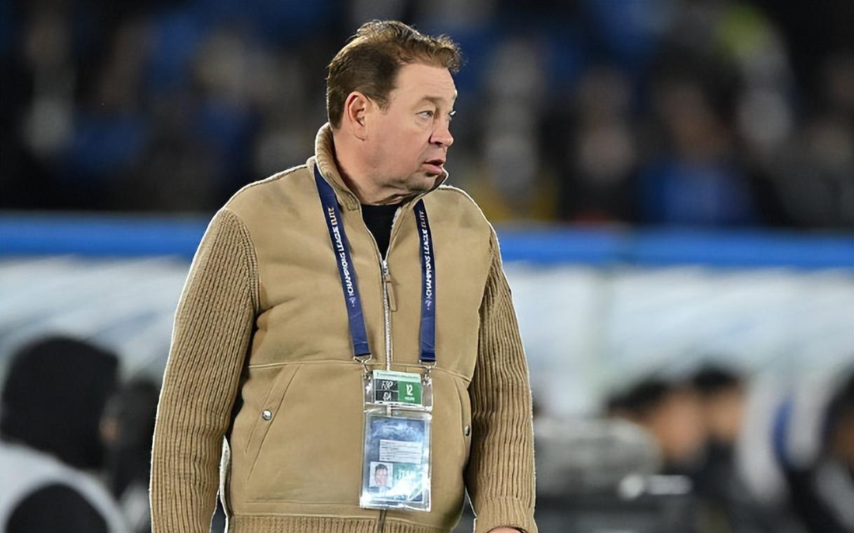 申花为何又丢冠足球名嘴一针见血说出症结所在斯帅有一个短板