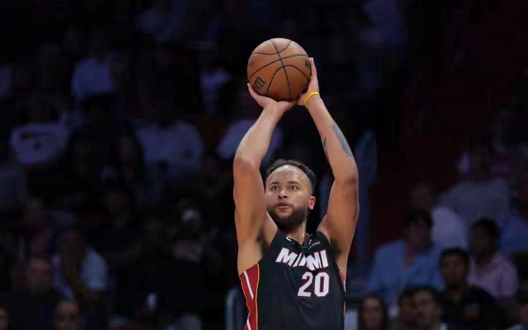 李凯尔季前赛首秀：数据之外的“球场大脑”与防守磐石