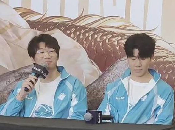 Theshy谈粉丝期待他回归LPL：这些期待我没有压力咯谢谢