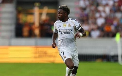 西甲报告显示，毕包主场球迷多次喊骂维尼修斯、阿森西奥口号