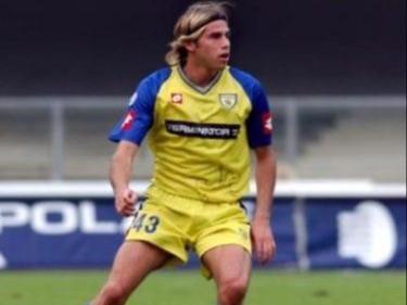 从前锋到后卫，18岁踢业余联赛，30岁被皮耶罗邀请，38岁退役