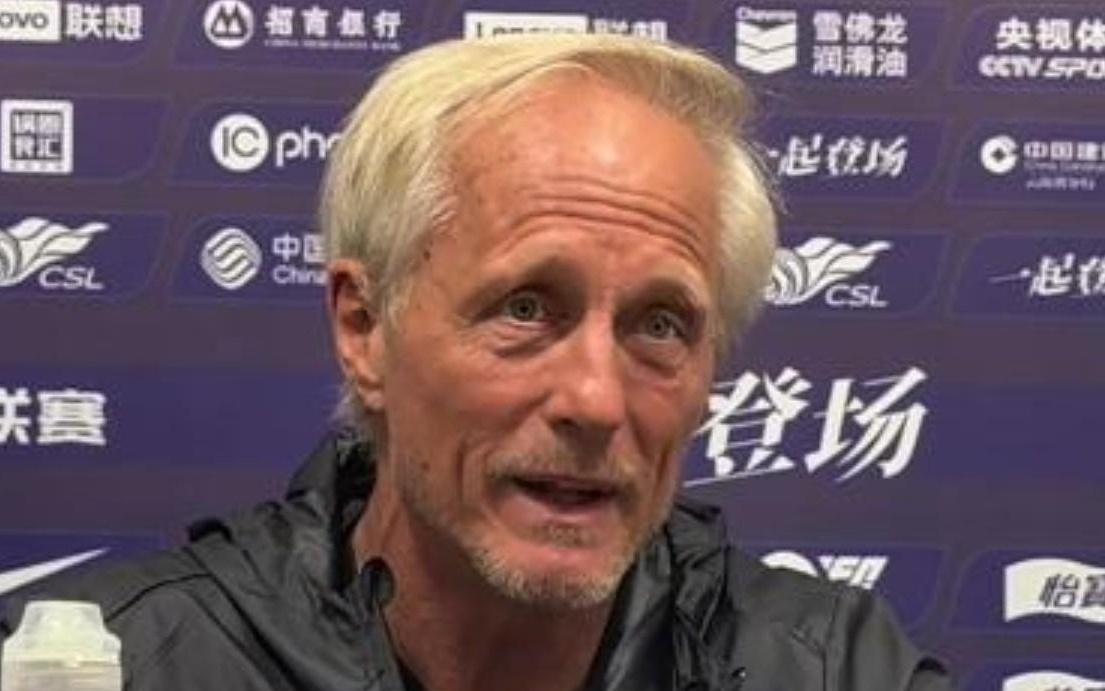 足球报：目前为止云南玉昆俱乐部暂时没有换帅的打算