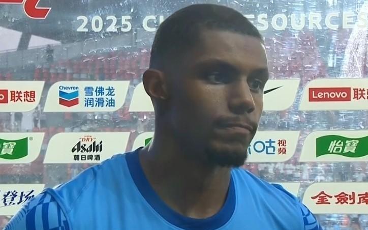 韦斯利：队友在场上帮了我很多，能取得进球也是因为他们