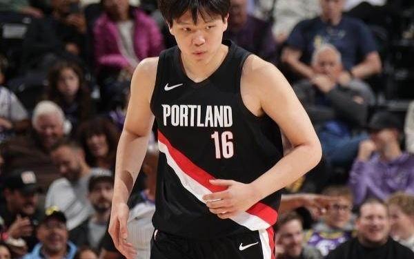 季前赛场均5.3犯杨瀚森撞上爵士铁壁坦言落泪