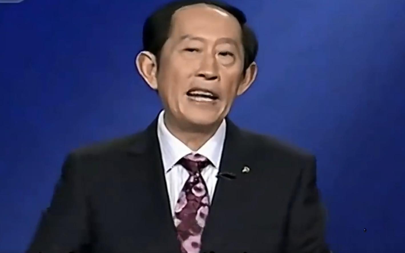 吃T遭逐后杨鸣深夜发鸡汤视频：被欺压时不必害怕把事情闹大