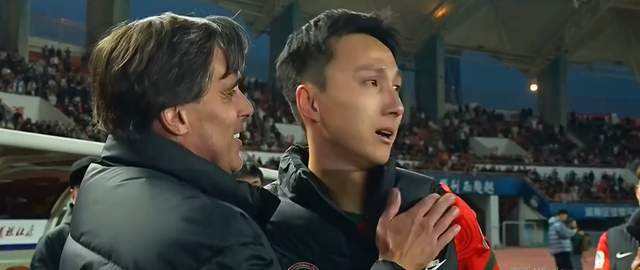 谢幕！史成龙首次中超首发献尴尬失误，尹鸿博泪洒赛场遗憾退役