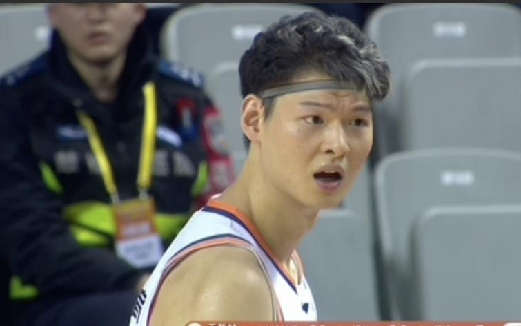 互飙三分球，上海男篮97105遗憾不敌南京男篮