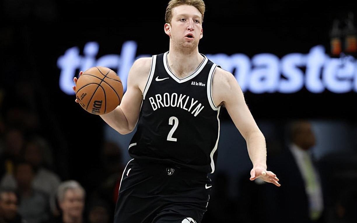 太难用了！篮网锋线新秀看起来在攻防两端都很难起到基本的作用