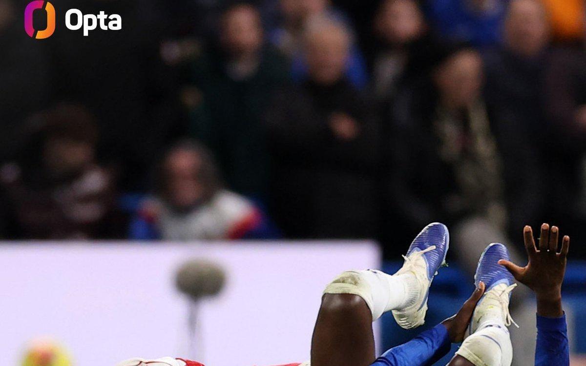 自大卫路易斯以来，凯塞多是首位英超对枪手染红的蓝军球员