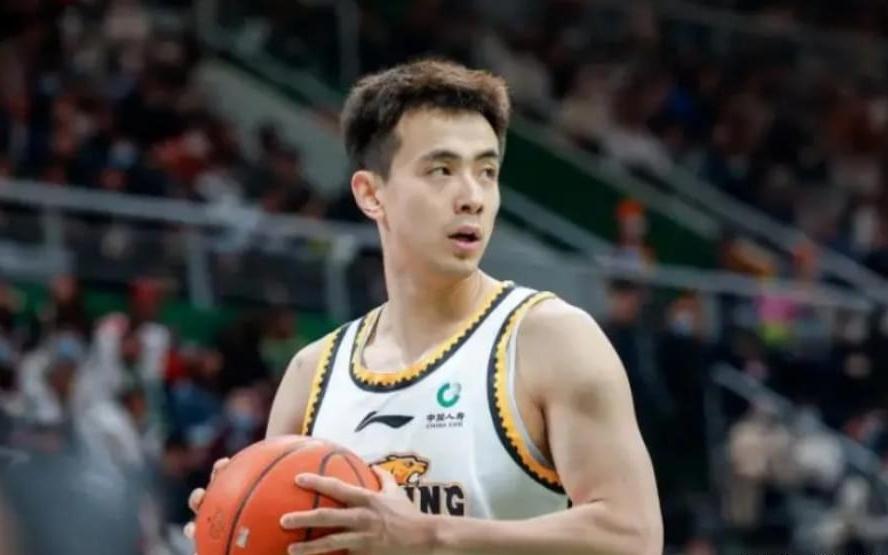 三分球40投34中！赵继伟火线复出拯救辽篮：他能率队重返四强吗