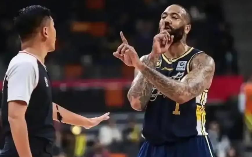 CBA深夜又开出一大罚单！广东外援被禁赛3月：杜锋朱芳雨躲过罚单