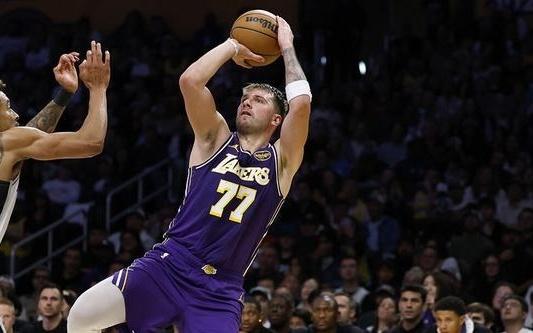 东契奇：文班是联盟最难对付的球员我非常喜欢和他较量