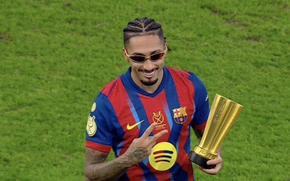 世体透露西超杯赛前拉菲尼亚更衣室演讲：这是场战争，我们必须复仇