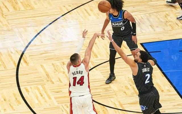 东部大乱斗！黑马16分大逆转冲上第四，6队差距仅一个胜场