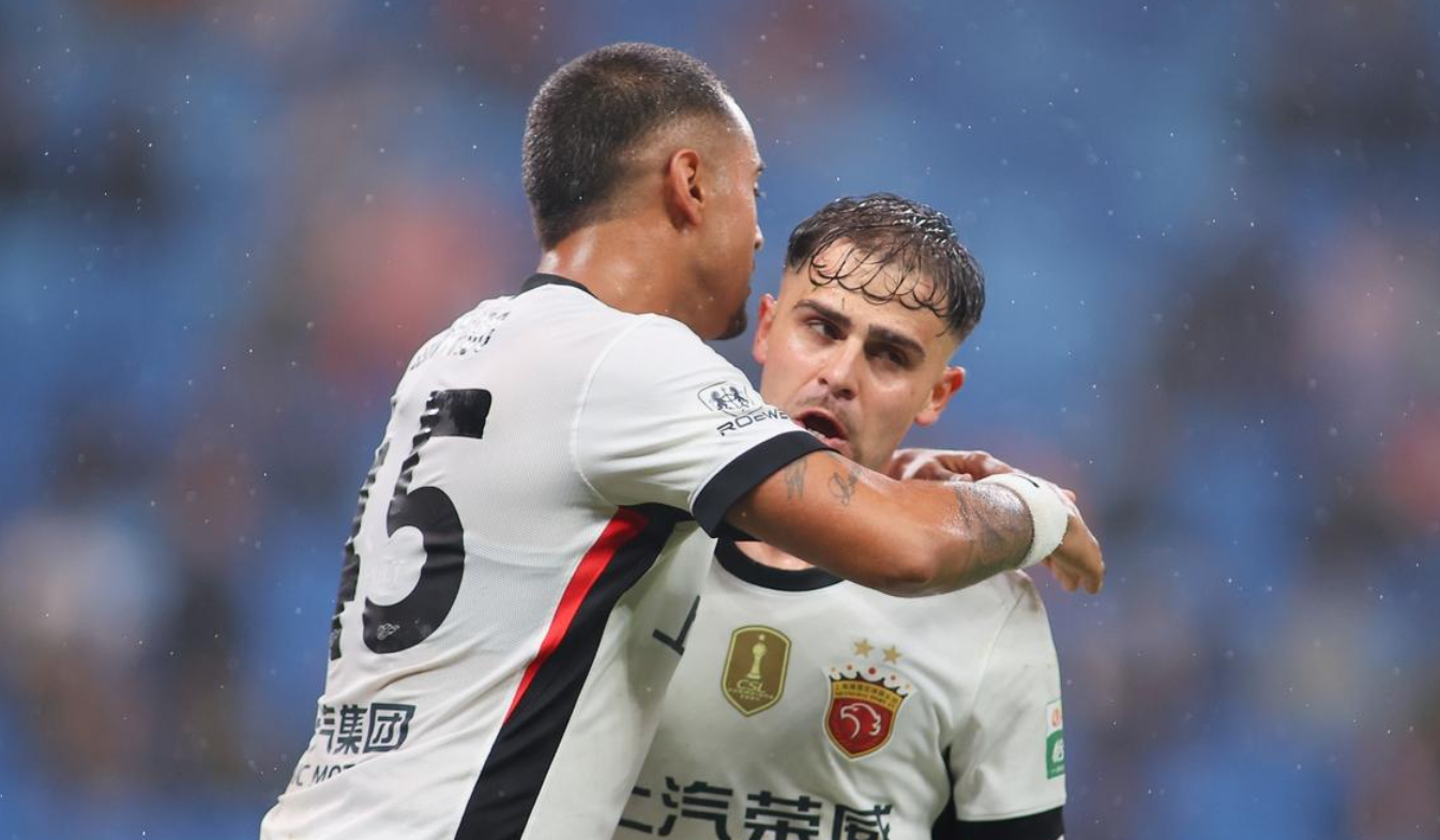 逆转！中超领头羊继续狂飙：豪取4连胜，李霄鹏再遭打击：7场不胜