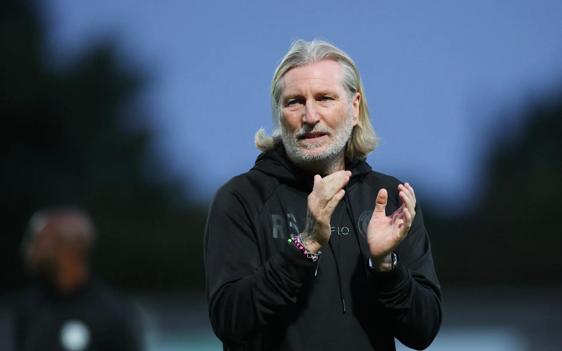 为满足特殊规则，绿色森林流浪在英协