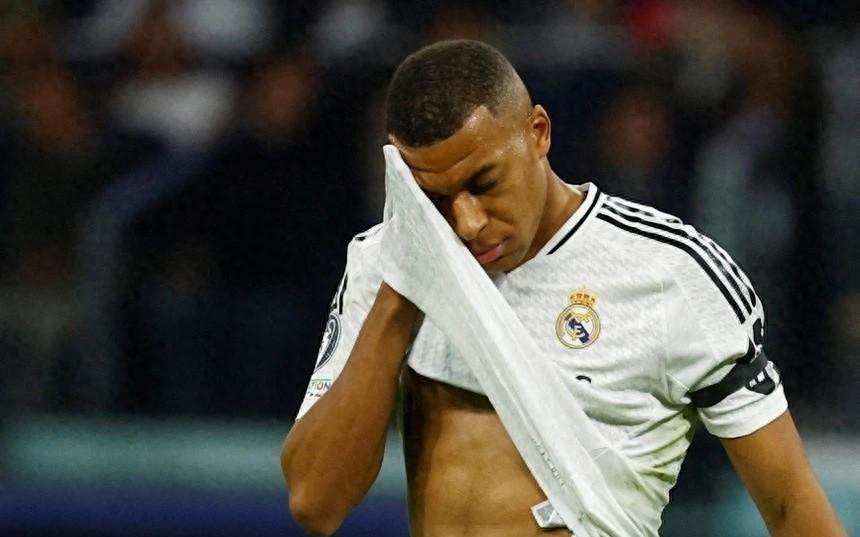 荣耀褪色，裂痕浮现2025，皇马的迷失之年