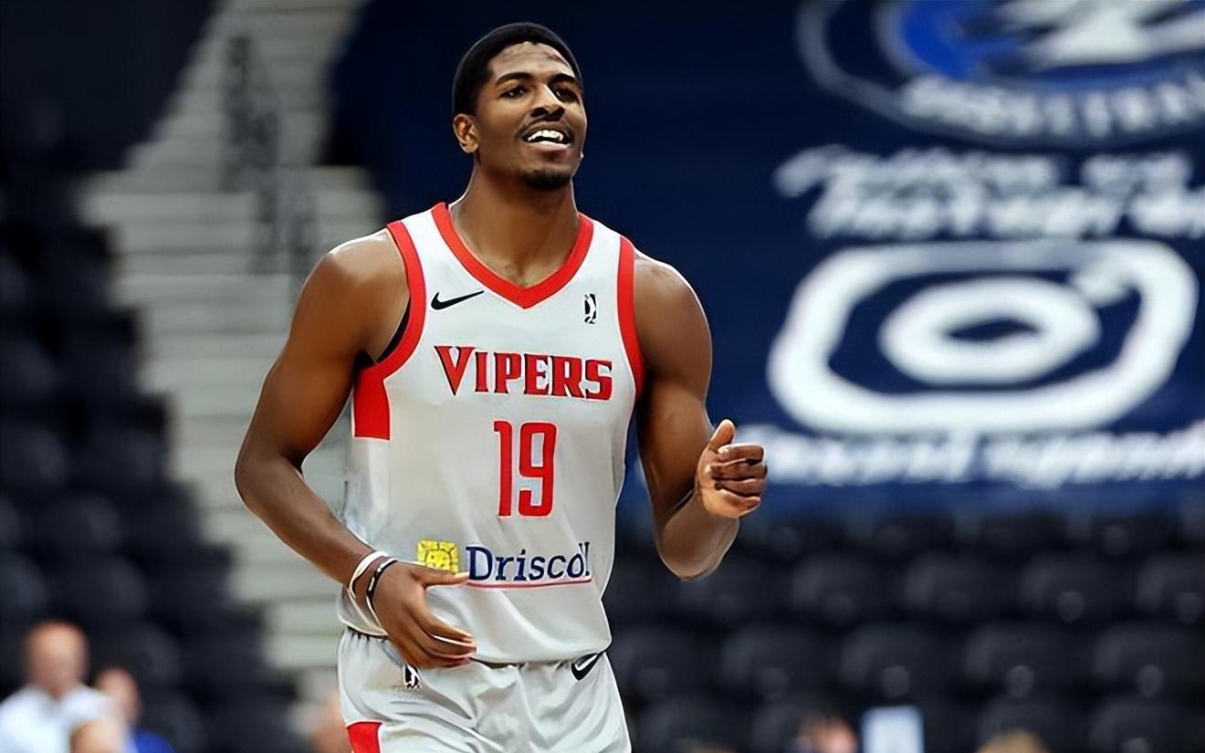 两签两裁！湖人再对阵容进行调整，两名新援有机会竞争双向合同