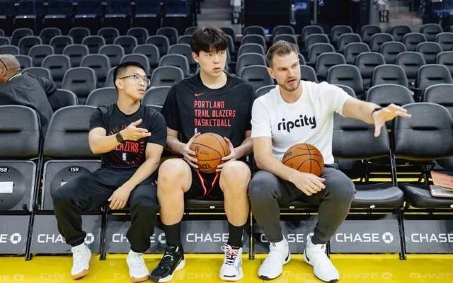 犯满离场！杨瀚森NBA季前赛首秀贡献4分4篮板