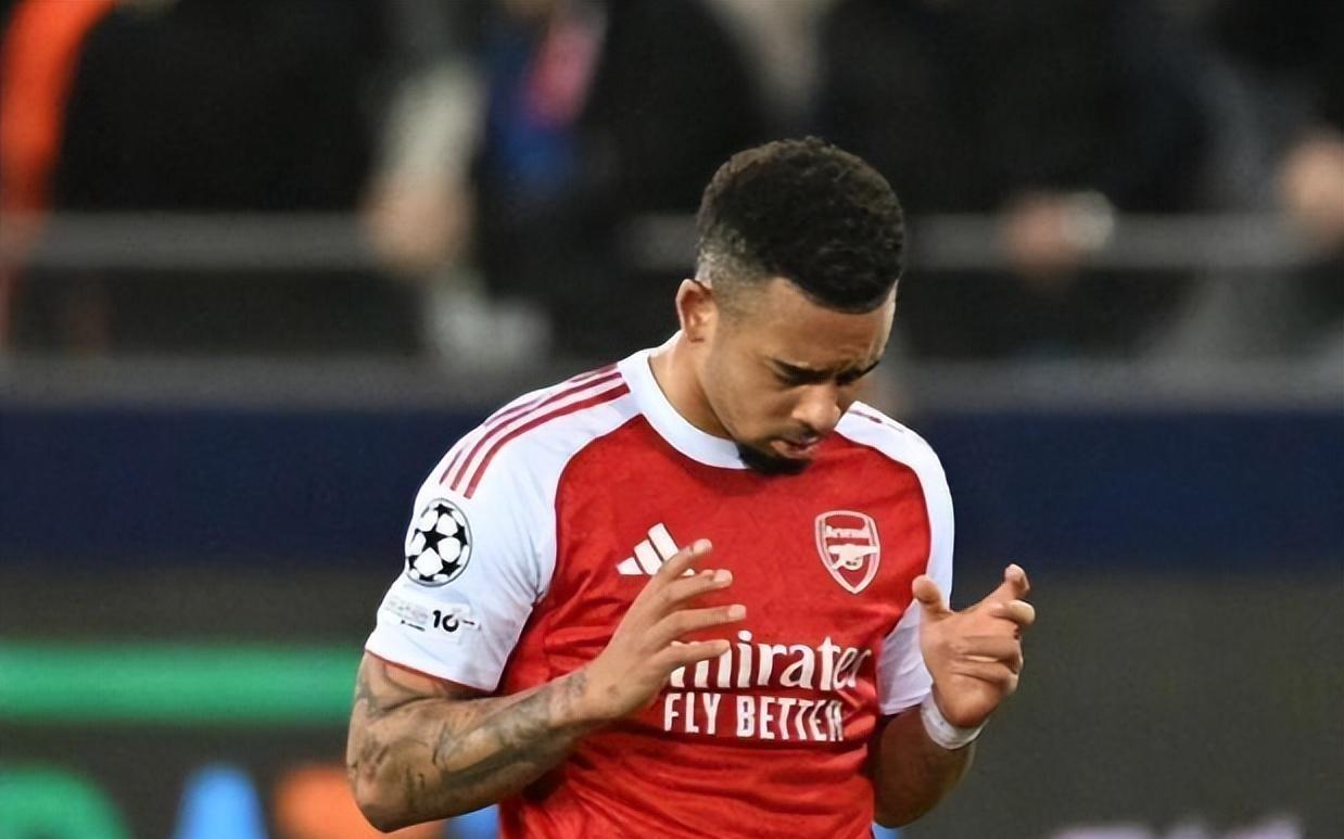 阿森纳21险胜狼队揭示不足，萨卡两造乌龙球太幸运，5分领跑讽刺