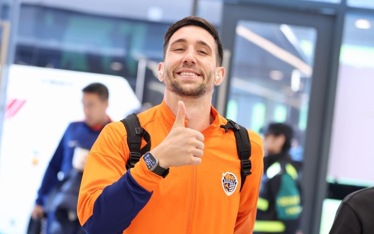 李霄鹏真要崩溃了！青岛海牛两大外援