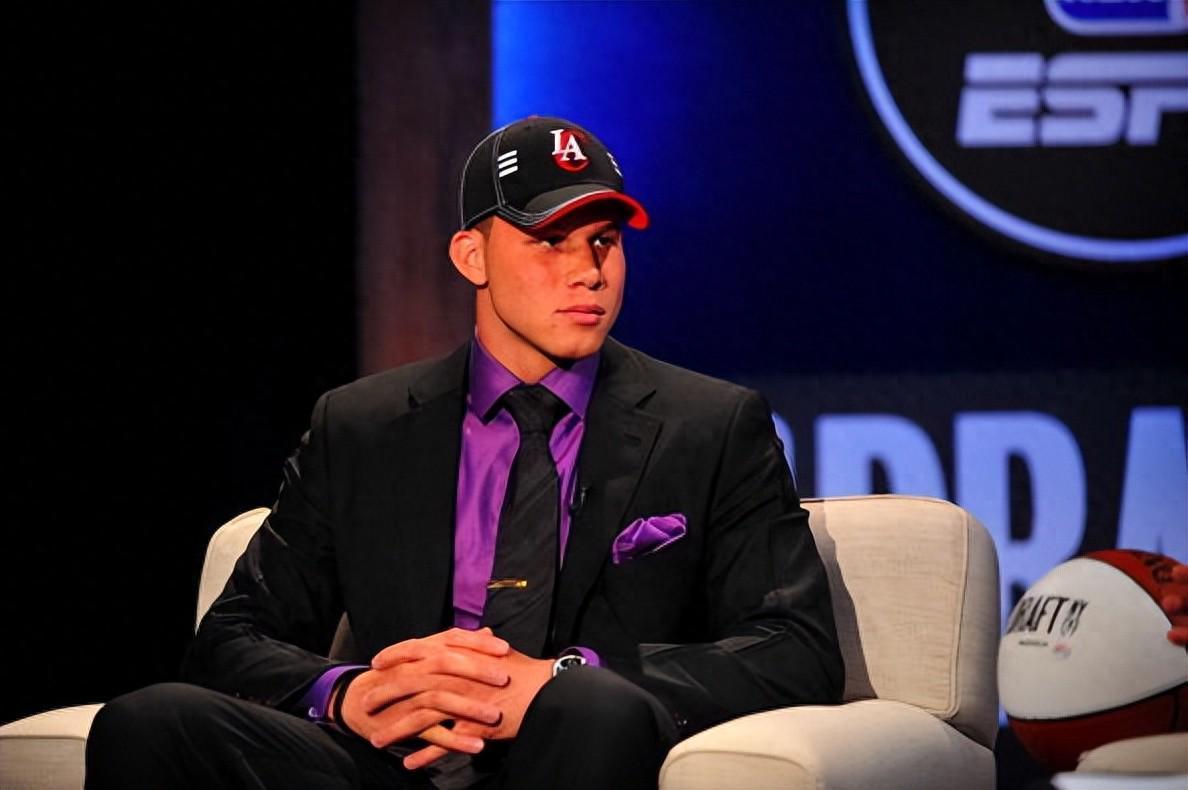 别让忠诚害了你！带伤上场，却两次被球