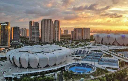 阿昺说本应退赛,杭州观众遭批,中网本土外卡遭团灭,阿卡战东京