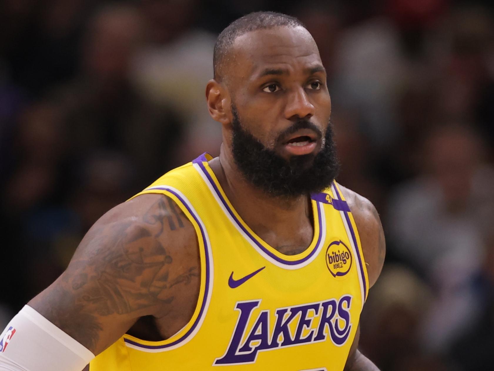 至少缺席3周，ESPN记者调侃詹姆斯：用点白兰地，伤病没准就好了