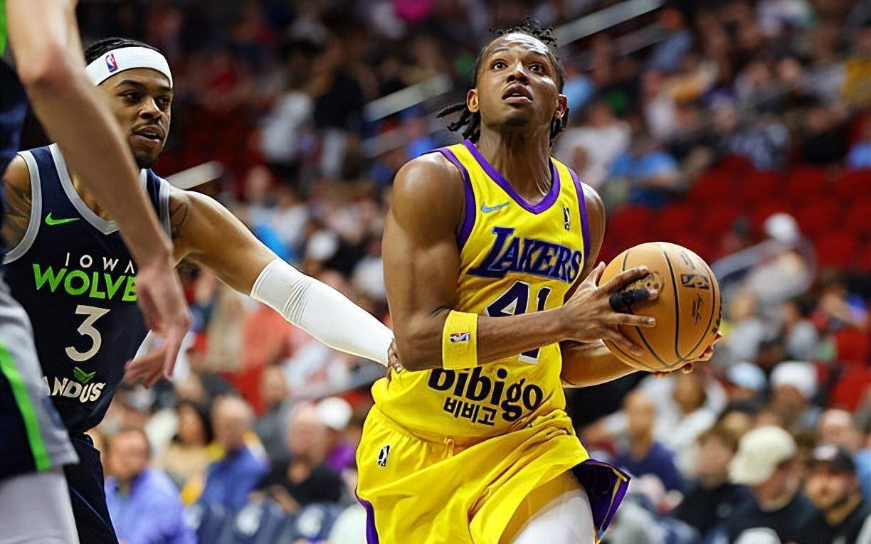 活塞签下前湖人双向合同后场新星，但他估计很快就会被球队裁掉