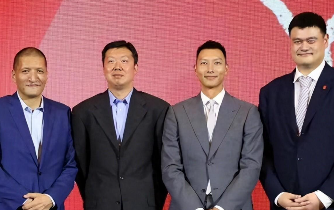 在NBA效力9年，姚明如今每月能领退休金1.3万元，那阿联大郅呢