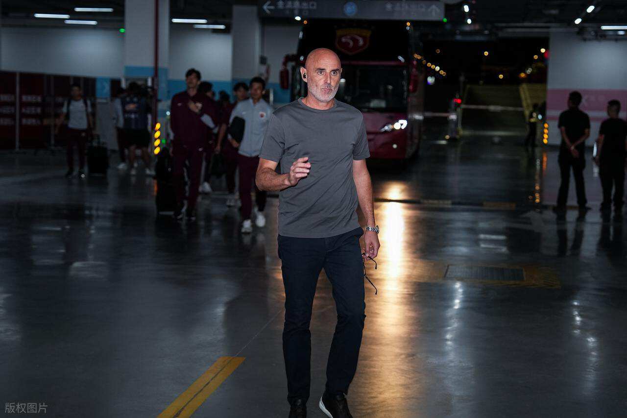 上港球迷放心了！穆斯卡特已放弃去欧洲联赛执教机会，将继续留队