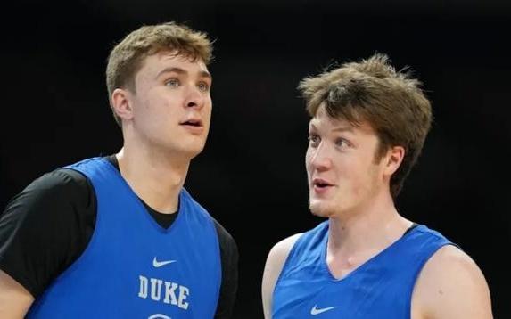 最佳新秀之争，变成了大学舍友内战