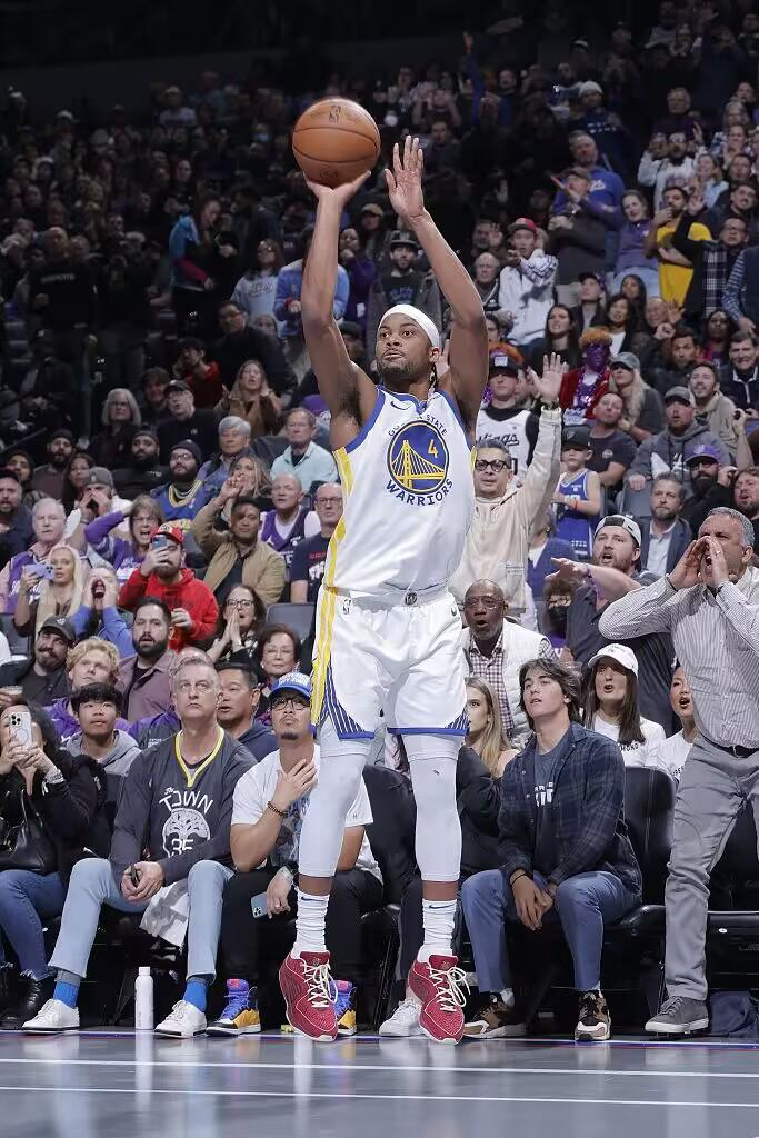 手感爆棚！穆迪9中7怒砍全场最高19分，三分7中5