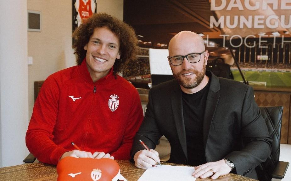 官方：摩纳哥租借莱斯特城中卫费斯，含选择买断条款