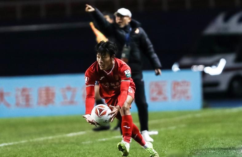 拉10打好谢幕战继续混中超！国安回购三杰吗晓强回大连两翼齐飞