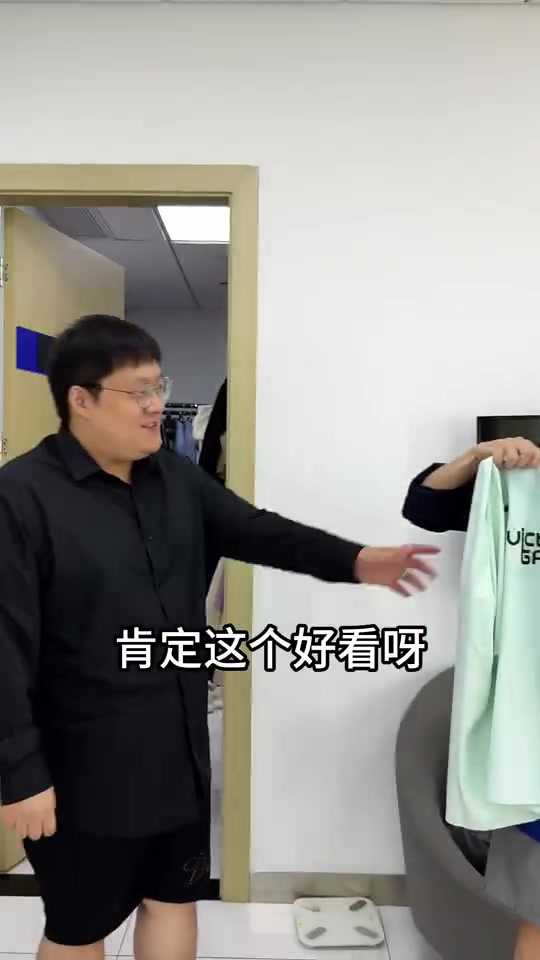 解说米勒整活视频：今天这俩队服哪个