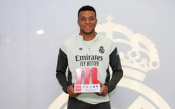 荣耀时刻，姆巴佩领取皇马11月最佳球