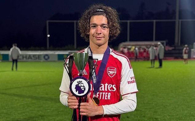 13岁零343天，阿森纳小将成为青年欧冠历史上最年轻出场球员