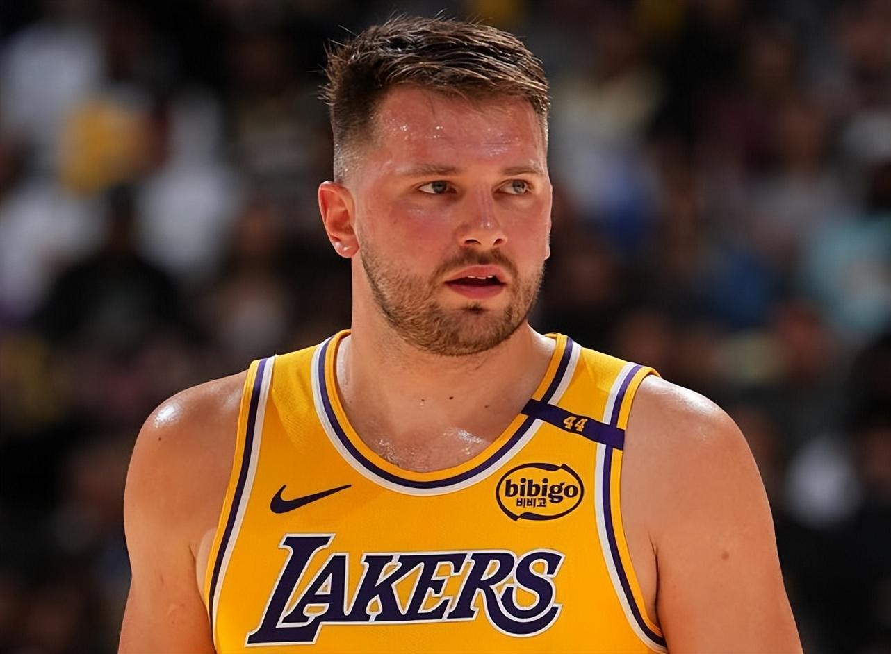 狂轰45分11板14助5断！东契奇刷爆NBA纪录，老詹迎来神级里程碑