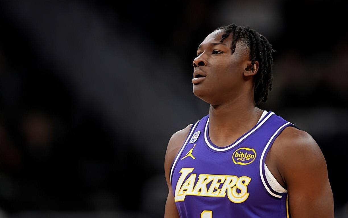 有点东西！湖人侧翼新星似乎是一名攻守兼备的全能型球员