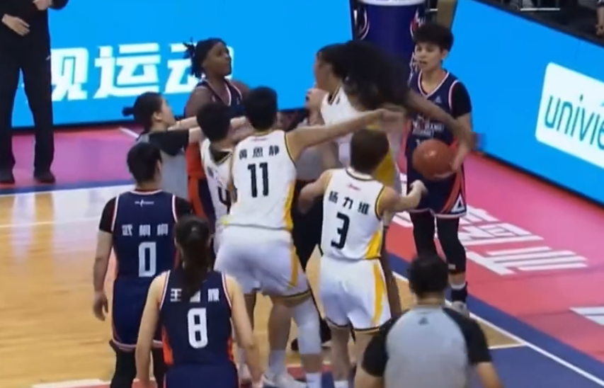 WCBA罚单：卫冕冠军广东女篮外援卡多佐禁赛一场罚款5000元