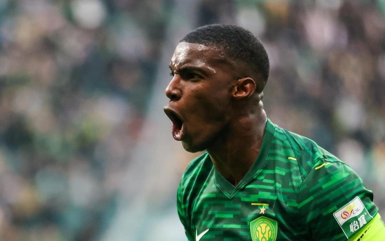 金靴决战成年度神剧！法比奥大四喜强行封王，山东鲁能球迷气疯了