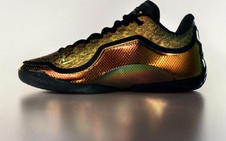 詹姆斯第23代战靴23款配色故事：致敬4冠死亡之瞳面具詹屠龙詹