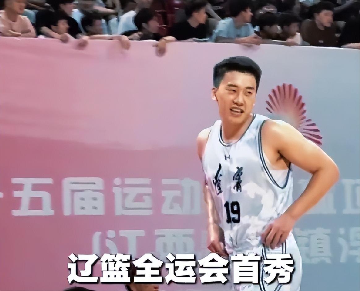 辽篮如何才能得到最佳锋线只有两种可能，期待王俊加盟的好消息
