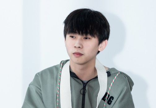 Uzi：你们怎么知道阿乐去AL了，官宣了吗阿乐确实去了